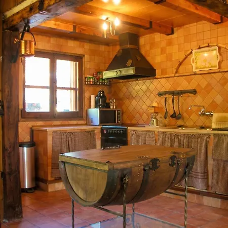 Villa Spacious With Private Pool In La Puebla De Castro