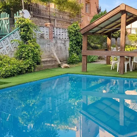 Spacious With Private Pool In