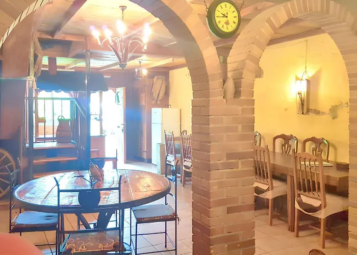 Villa Spacious With Private Pool In *